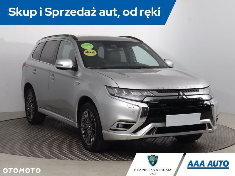Mitsubishi Outlander - 2