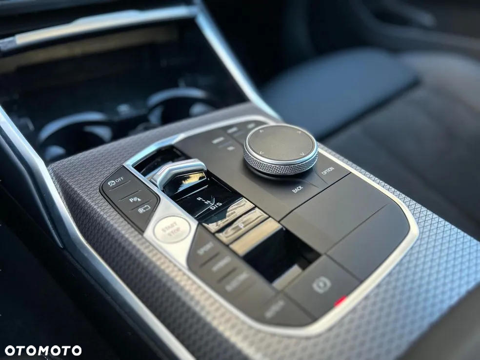 BMW Seria 3 330e PHEV xDrive M Sport - 29