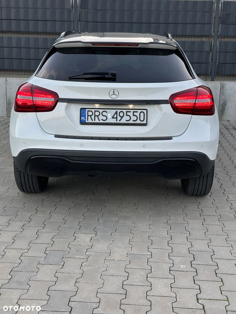 Mercedes-Benz GLA - 4