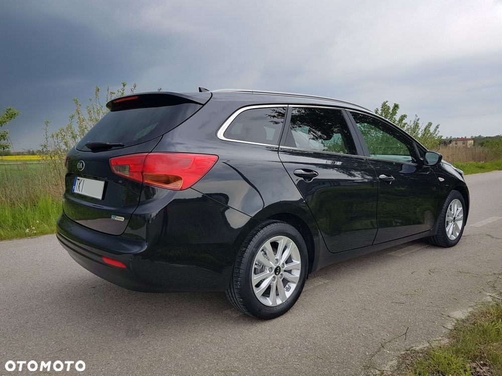 Kia Ceed 1.6 CRDi 136 ISG Dream-Team Edition - 9
