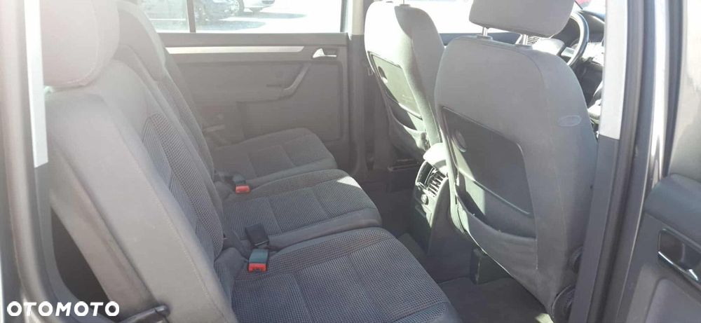 Volkswagen Touran - 9