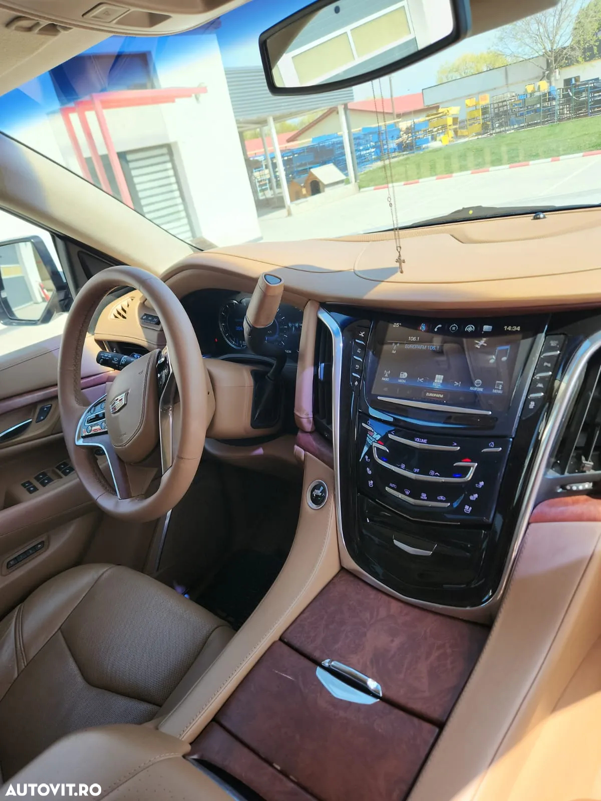 Cadillac Escalade - 29
