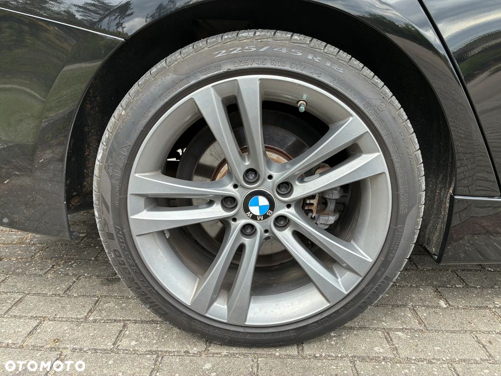 BMW Seria 3 330i Sport Line - 16