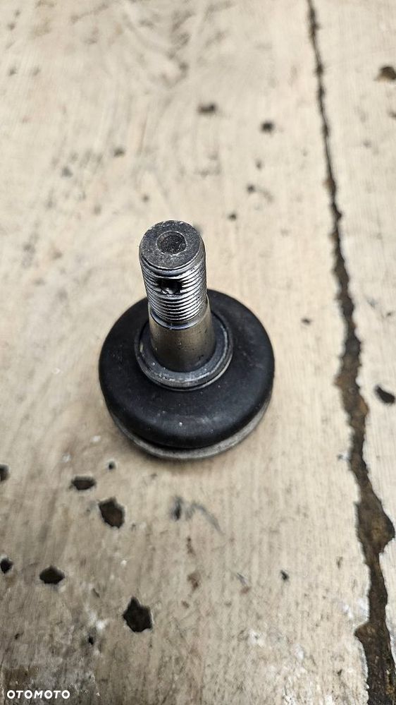 Sworzeń wahacza przód Nissan Navara NP300 D40 SKF VKDS 812010 - 4