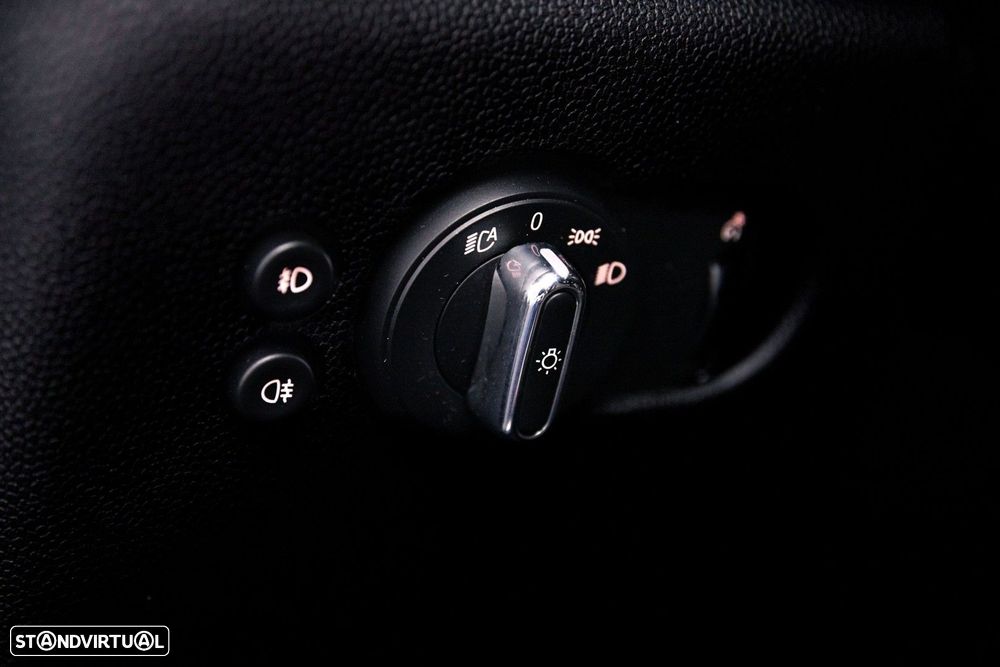 MINI 5 Portas Cooper D Auto - 24