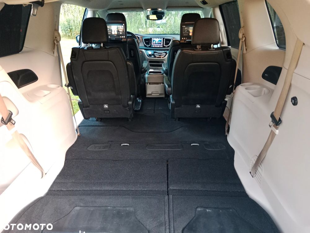 Chrysler Pacifica - 16