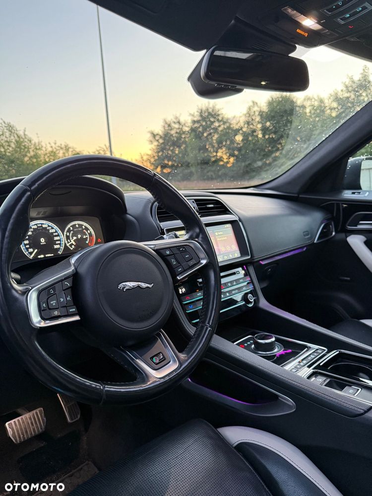 Jaguar F-Pace 3.0 V6 AWD S - 18