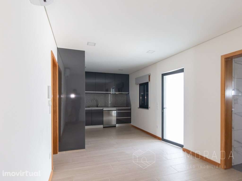 Moradia T2 totalmente renovada com terreno - Arrifana - Grande imagem: 4/38