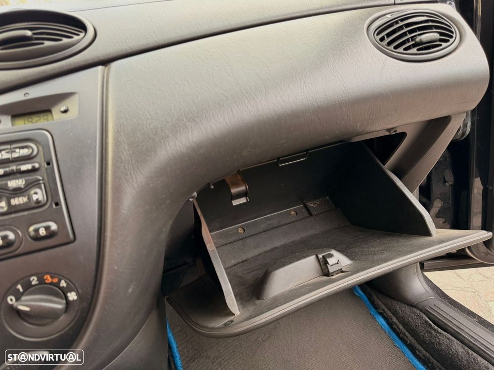 Ford Focus 1.4 Comfort - 33