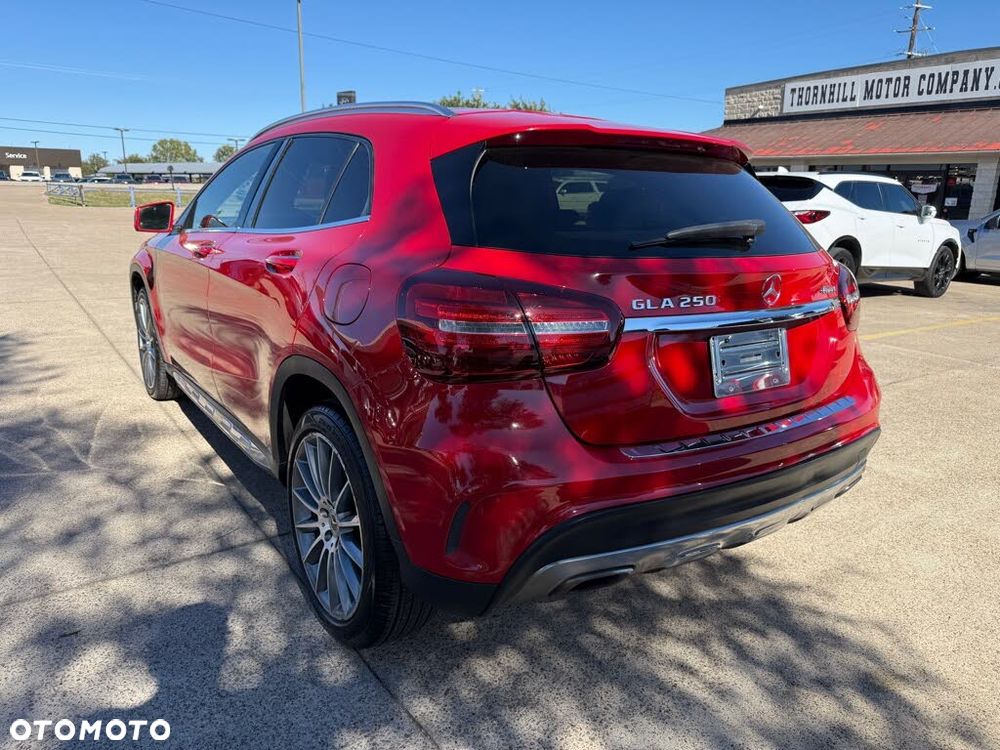 Mercedes-Benz GLA - 3