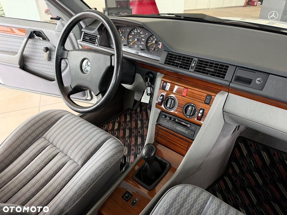 Mercedes-Benz W124 (1984-1993) - 38