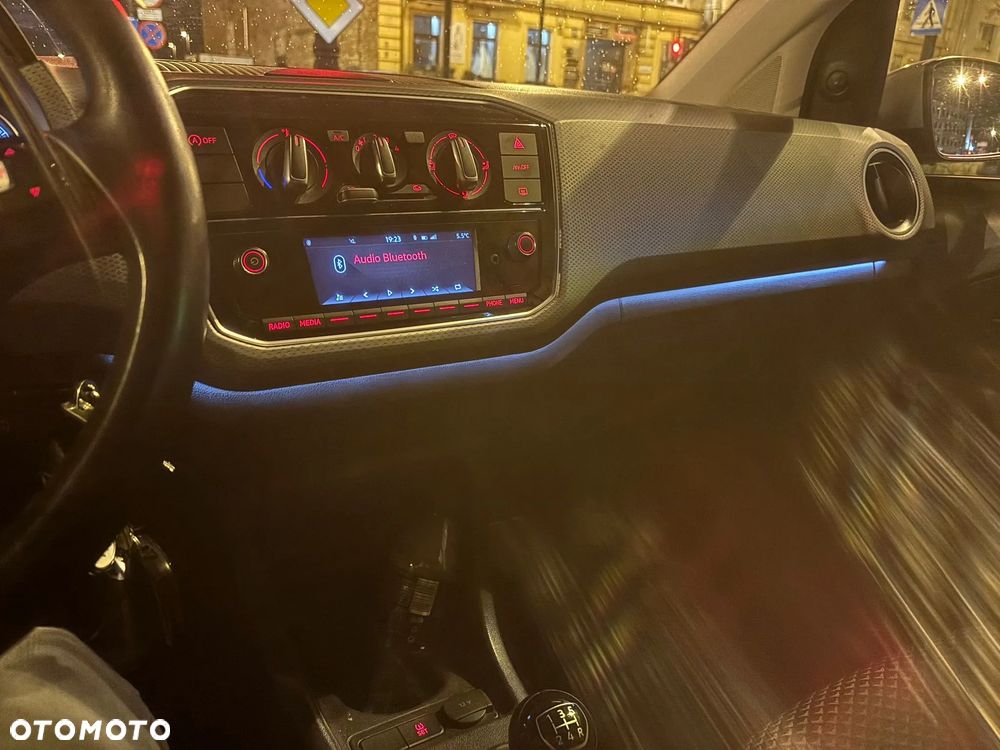 Volkswagen up! Active - 13
