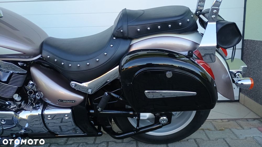 Suzuki Intruder - 17