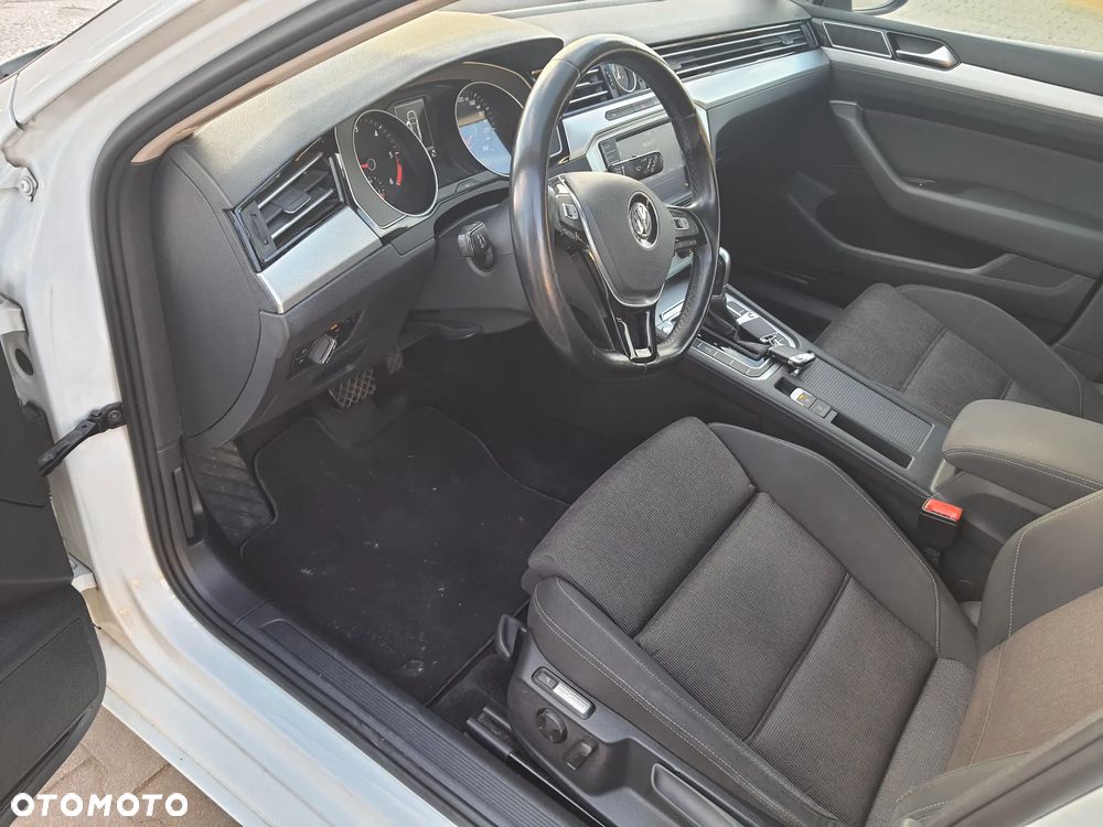 Volkswagen Passat 2.0 TDI SCR DSG Comfortline - 14