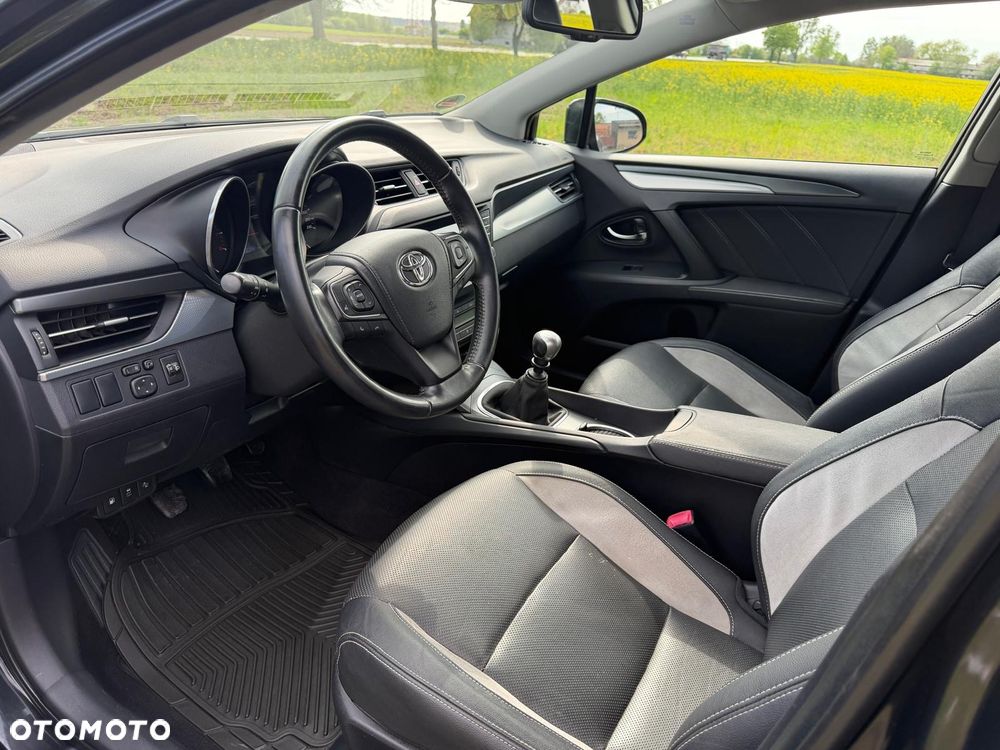 Toyota Avensis 1.8 Premium EU5 - 16