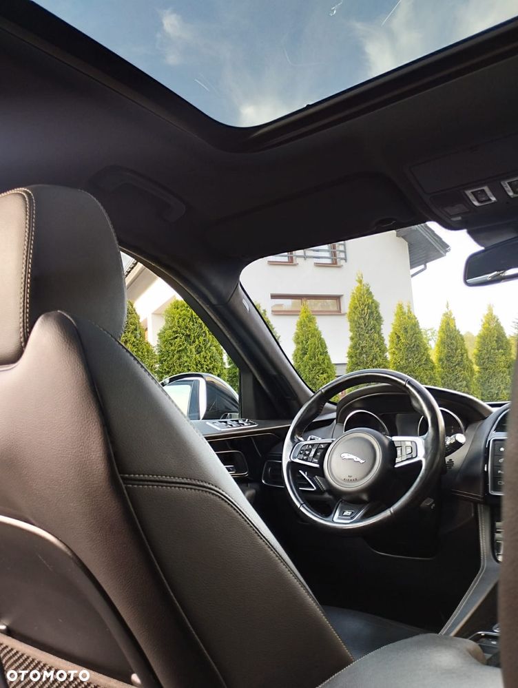 Jaguar F-Pace 20d AWD R-Sport - 5