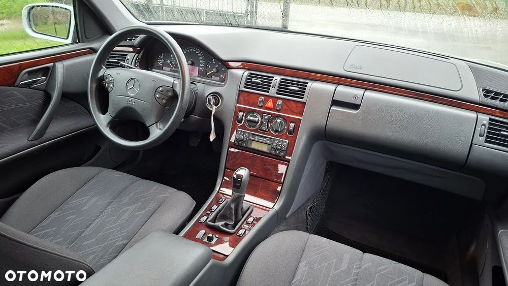 Mercedes-Benz Klasa E 270 CDI Classic - 1