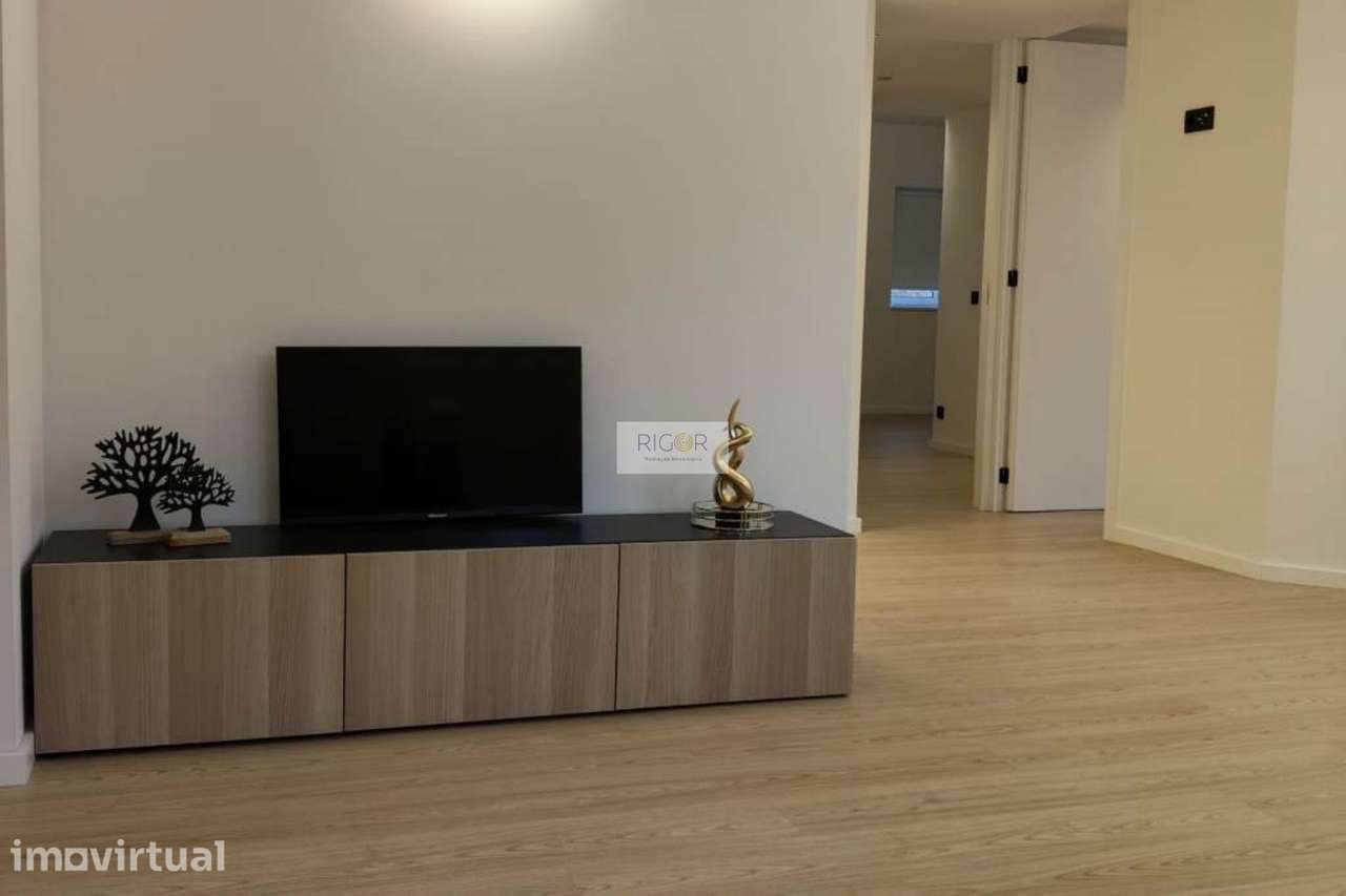 Apartamento T3 em Matosinhos, junto ao metro, pronto a habitar. - Grande imagem: 2/29