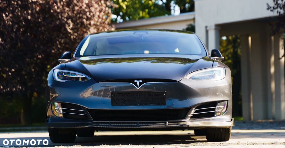 Tesla Model S - 4