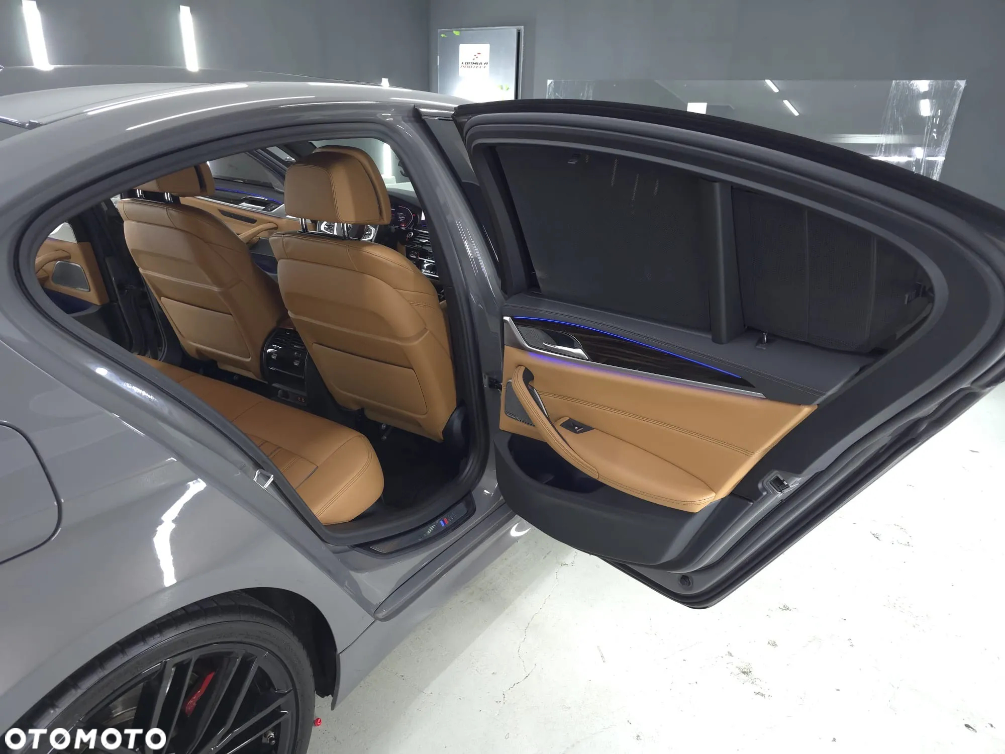 BMW Seria 5 M550i xDrive sport - 14