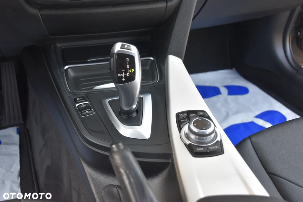 BMW Seria 3 ver-318d-luxury-line - 20
