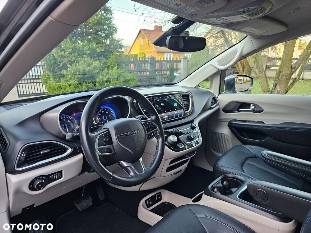 Chrysler Pacifica - 10