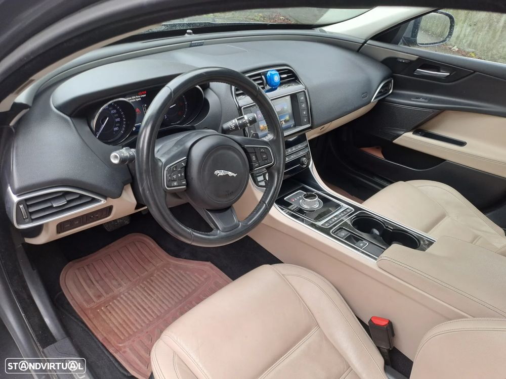Jaguar XE 2.0 D Prestige Aut. - 10