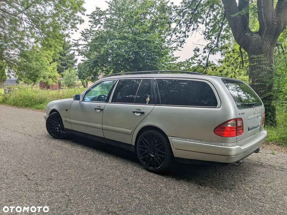 Mercedes-Benz Klasa E 300 T TD Avantgarde - 4