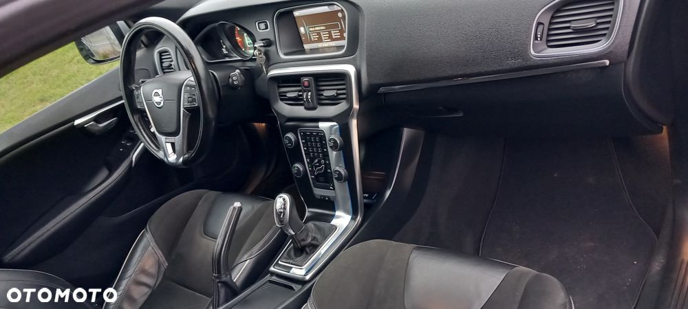 Volvo V40 D2 R Design - 8