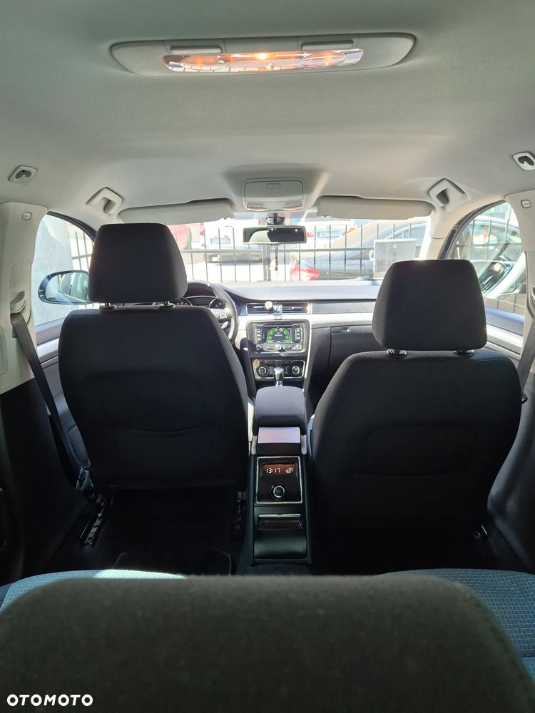 Skoda Superb 2.0 TDI Ambition DSG - 13