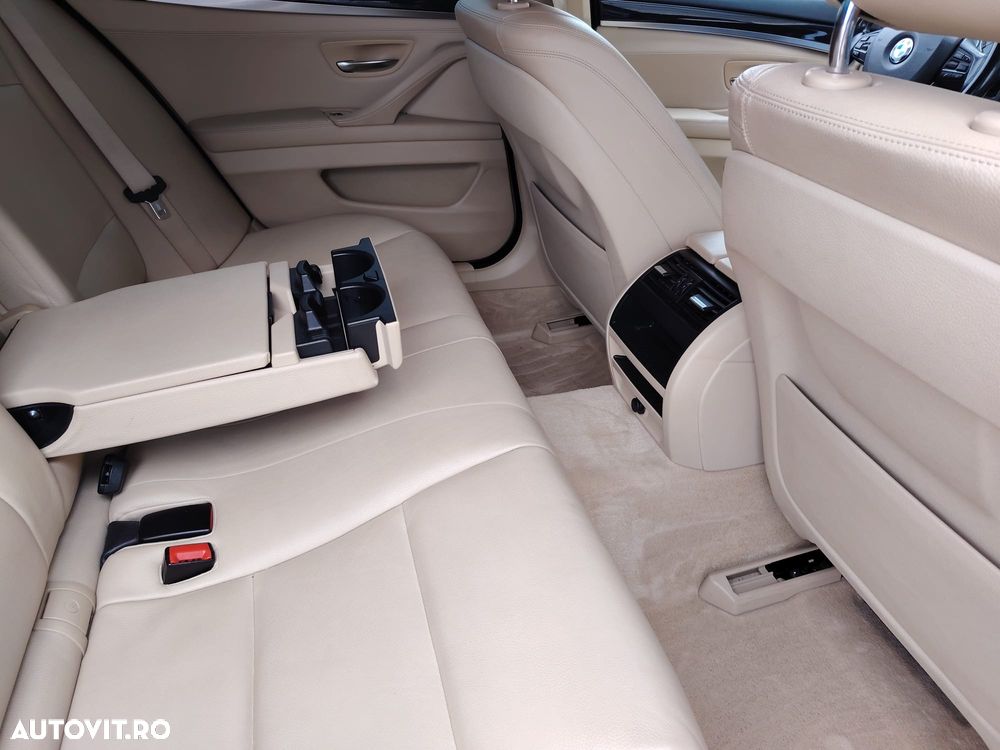 BMW Seria 5 520d Touring Luxury Line - 16
