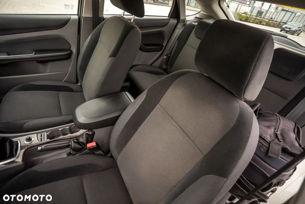 Ford Focus 1.6 Ghia - 16