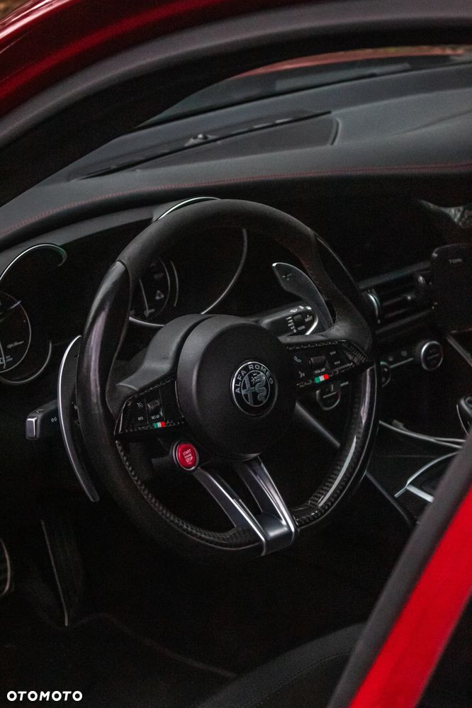 Alfa Romeo Giulia 2.9 V6 Bi-Turbo AT8 Quadrifoglio - 22