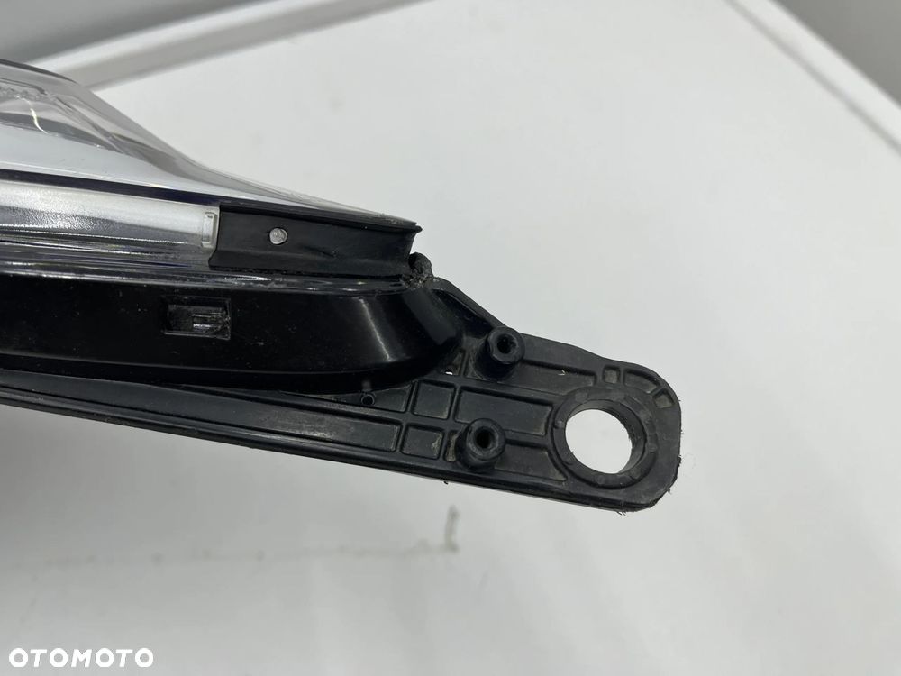 Lampa reflektor Kia Ceed II 2 Proceed 2 II 12-18r. prawa przednia soczewka + pasek LED prawy przód E - 10