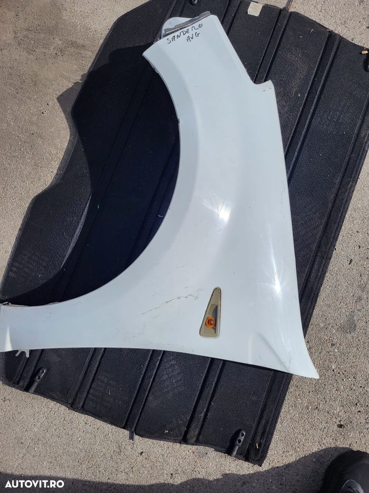 Aripa stanga Dacia Sandero 2 din 2012 - 1