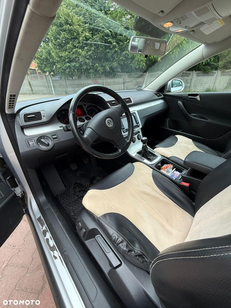 Volkswagen Passat 2.0 TDI Comfortline - 16