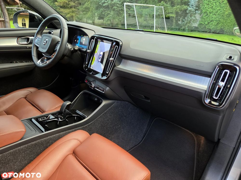 Volvo XC 40 B3 B DKG Plus Black Edition - 29