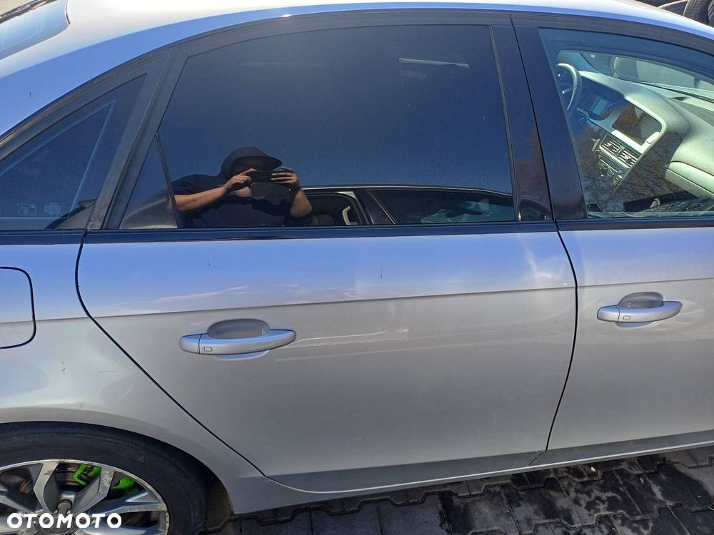 DRZWI KOMPLETNE PRAWY TYŁ AUDI A4 B8 LX7W - 1