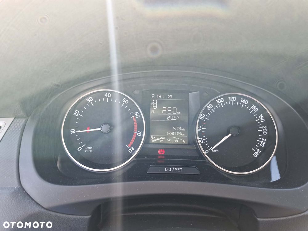 Skoda RAPID 1.2 TSI Ambition - 16