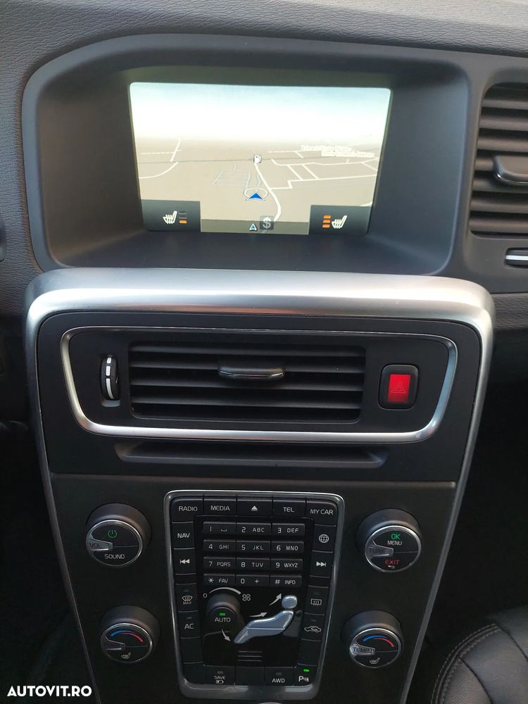 Volvo V60 D6 Plug-In-Hybrid AWD Geartronic Summum - 21