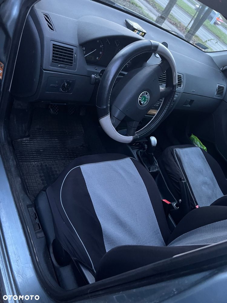 Skoda Fabia 1.4 16V Ambiente + - 34