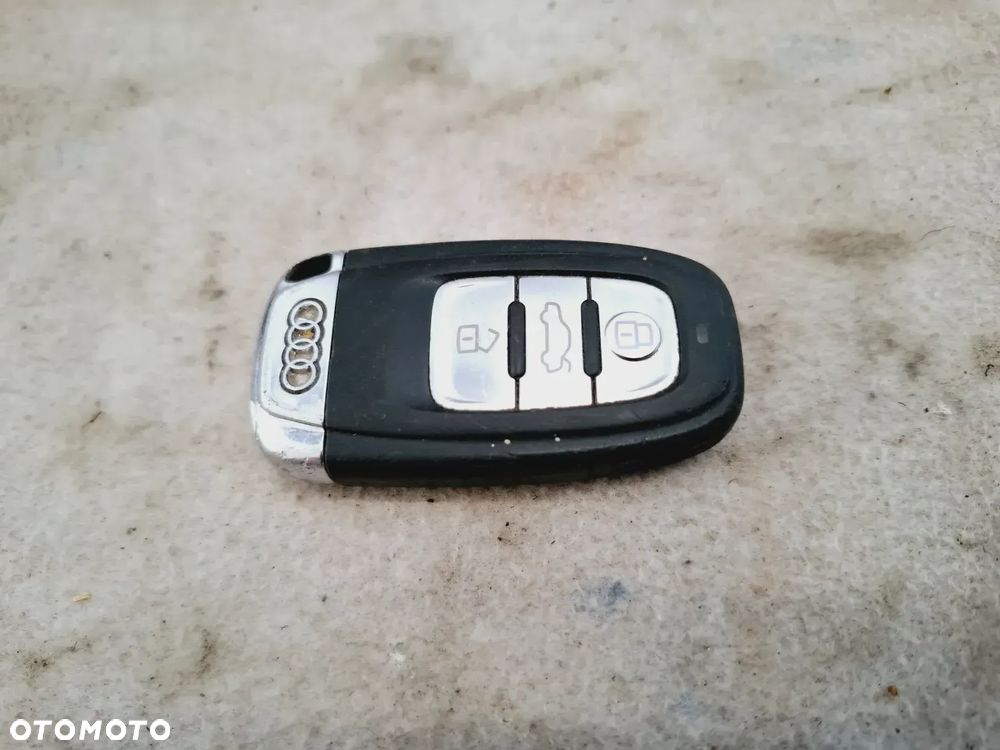 Kluczyk Pilot Audi A4 S4 B8 A5 S5 Q5 Q3 8T0959754D - 1