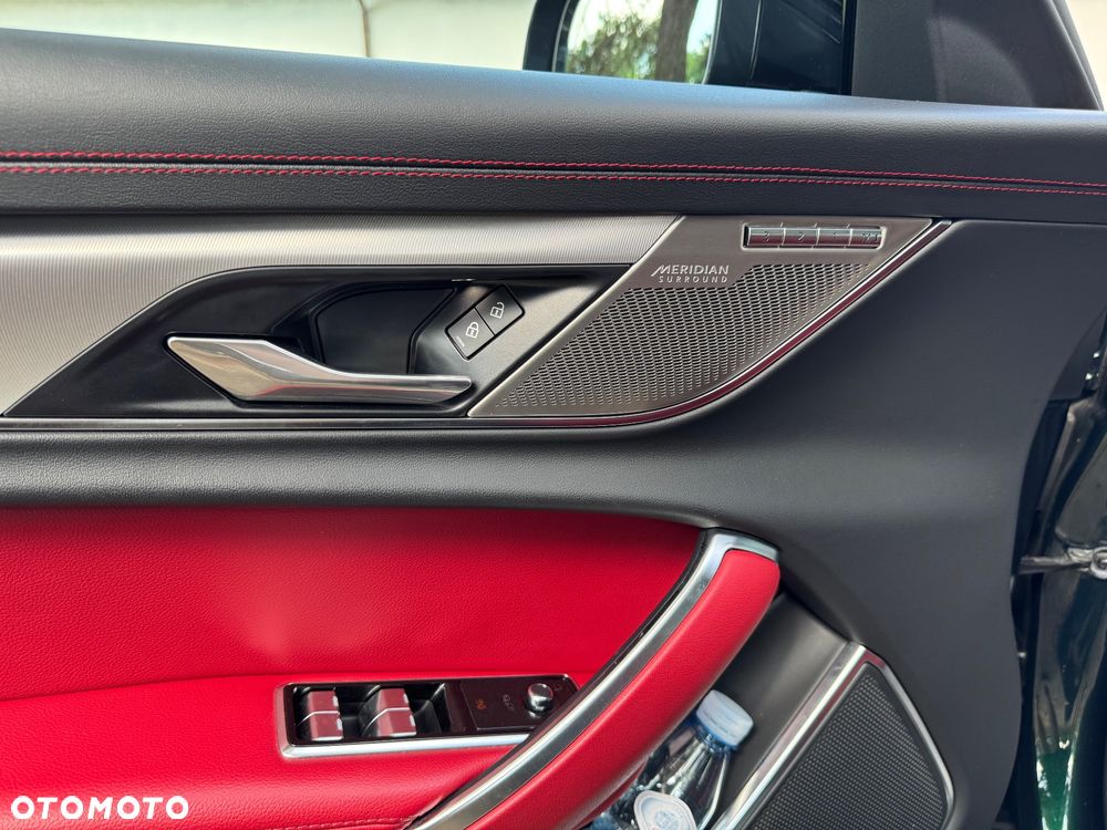 Jaguar XF 2.0 P300 AWD R-Dynamic Black - 19