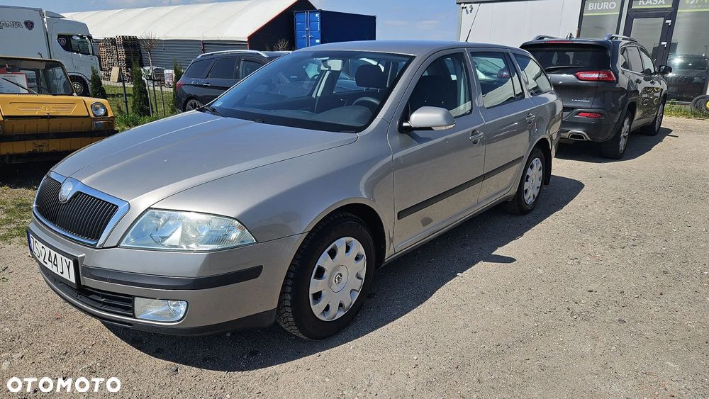 Skoda Octavia 1.6 FSI Ambiente - 2