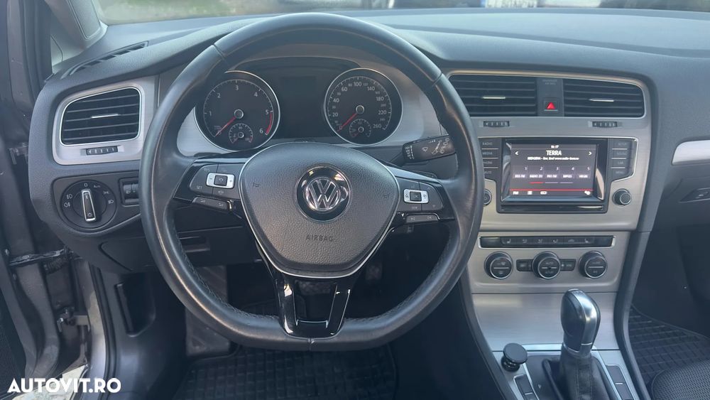 Volkswagen Golf - 8