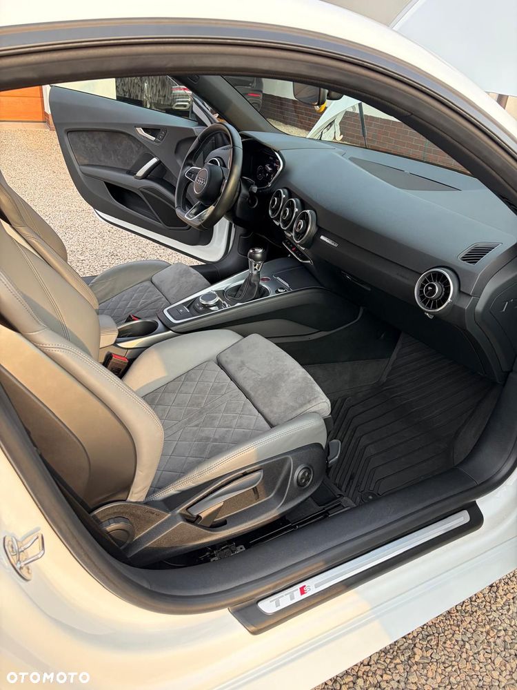 Audi TT S Coupé - 8