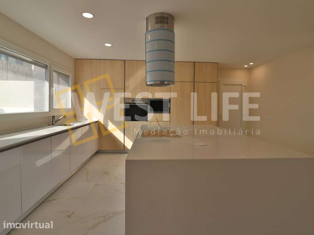 Moradia T5 arquitetura moderna NOVA com piscina e jardim - A 15 min... - Grande imagem: 2/34