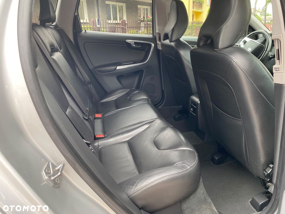 Volvo XC 60 D3 Geartronic Momentum - 9