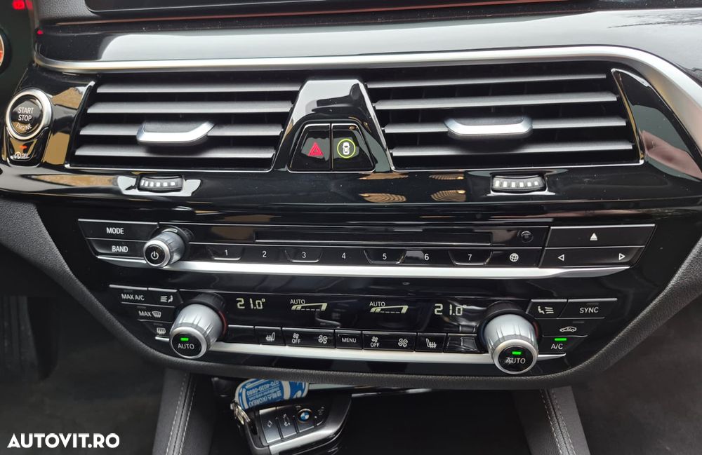 BMW Seria 5 520i Aut. Luxury Line - 25