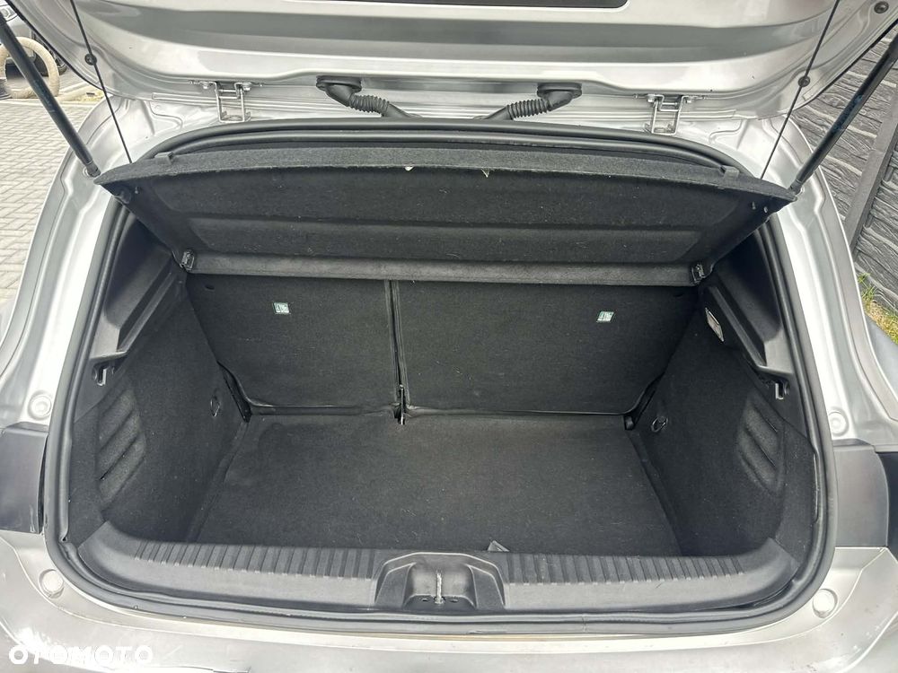 Renault Clio TCe 100 INTENS - 29